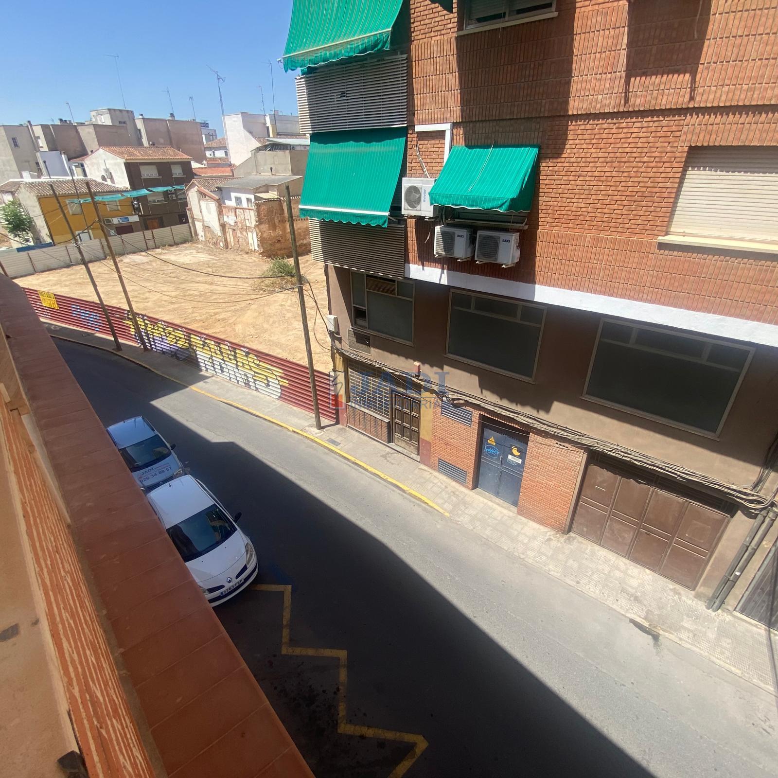 For sale of flat in Valdepeñas
