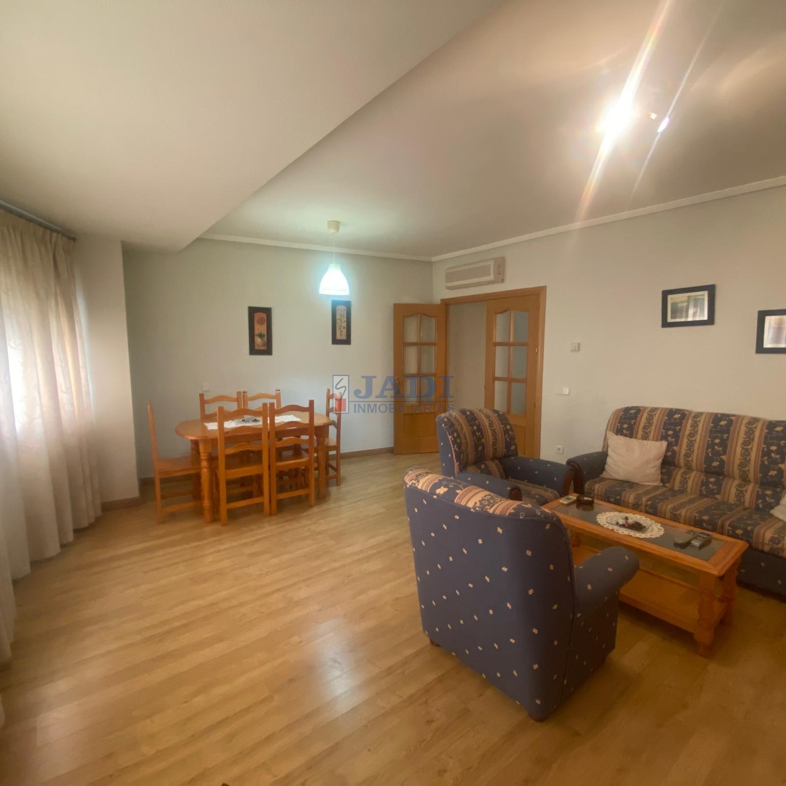 For sale of flat in Valdepeñas
