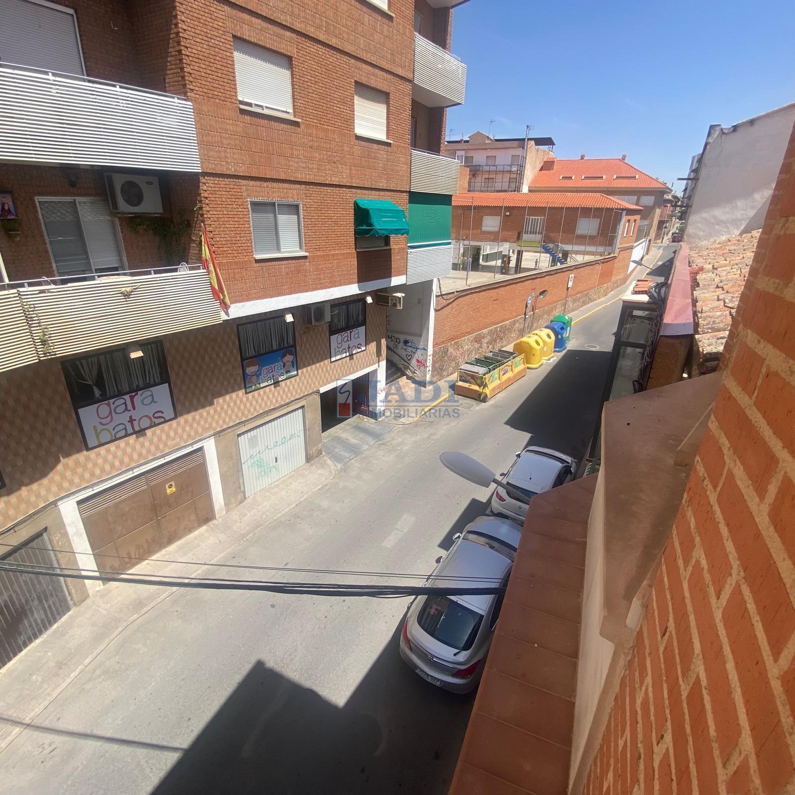 For sale of flat in Valdepeñas