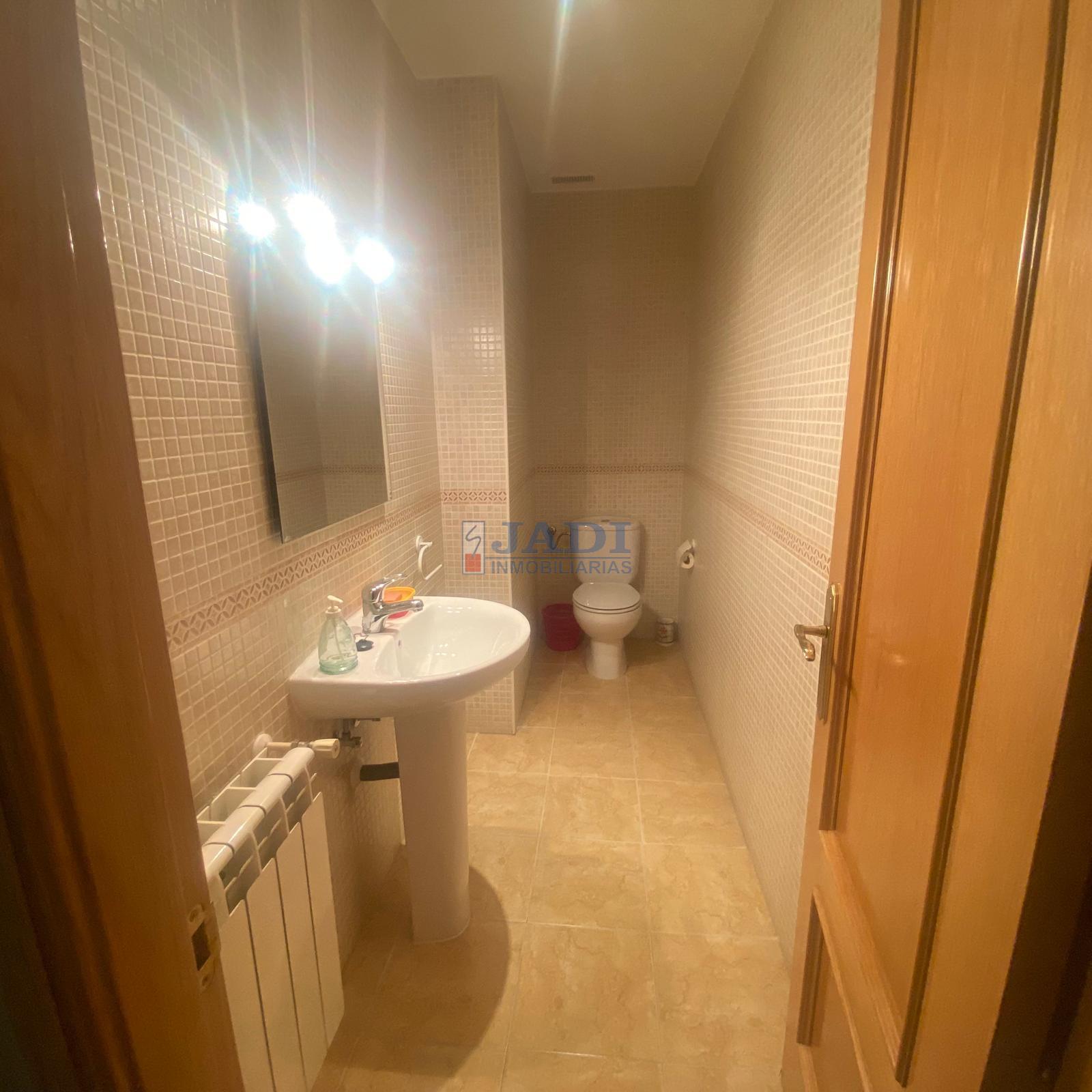 For sale of flat in Valdepeñas
