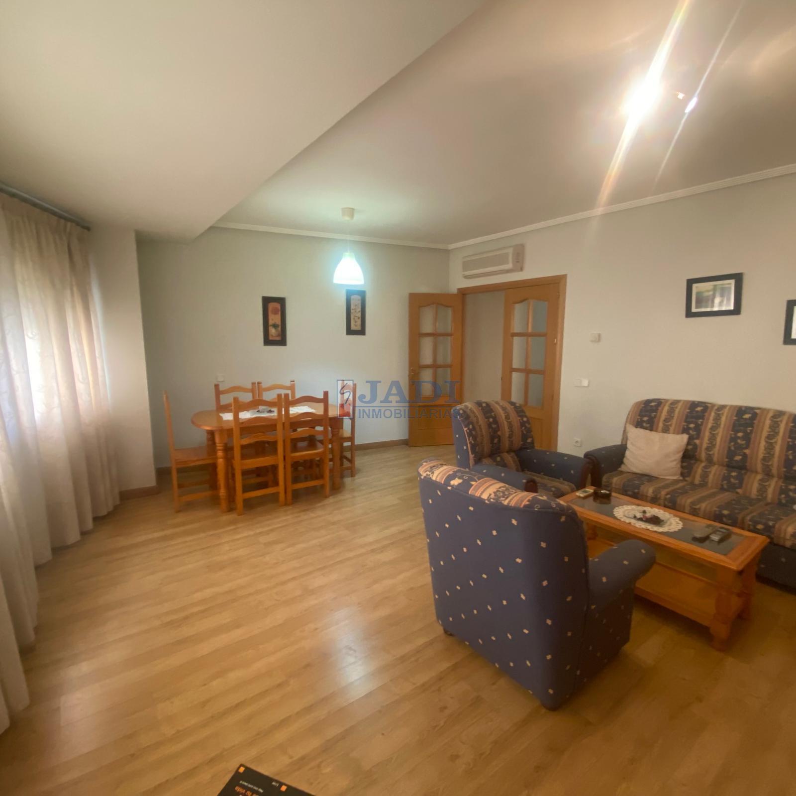 For sale of flat in Valdepeñas