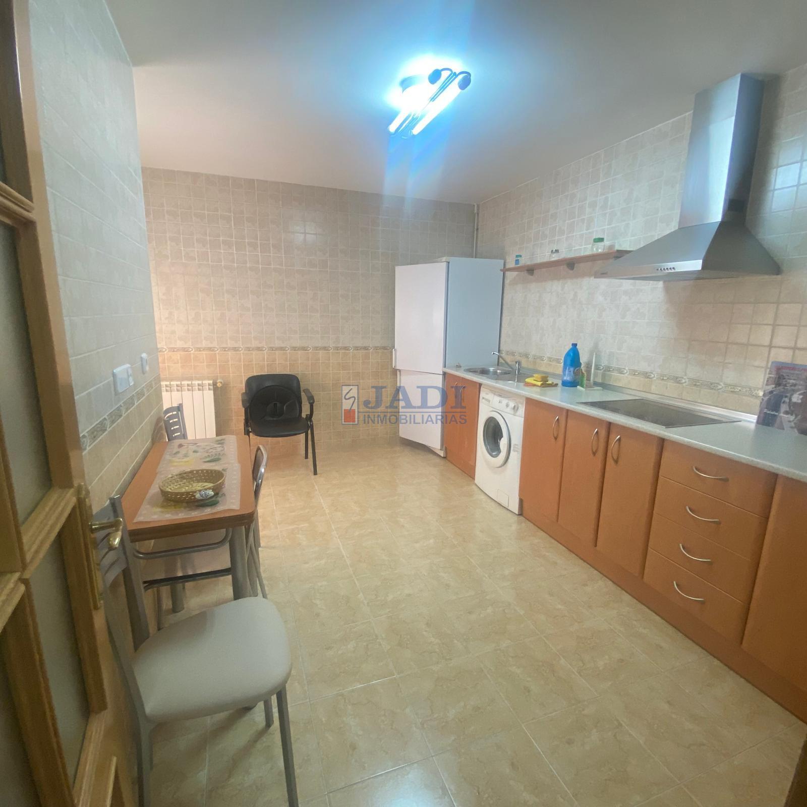 For sale of flat in Valdepeñas