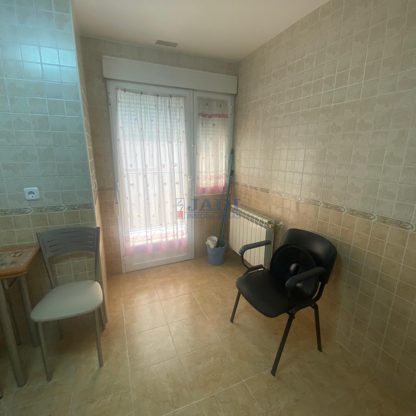 For sale of flat in Valdepeñas