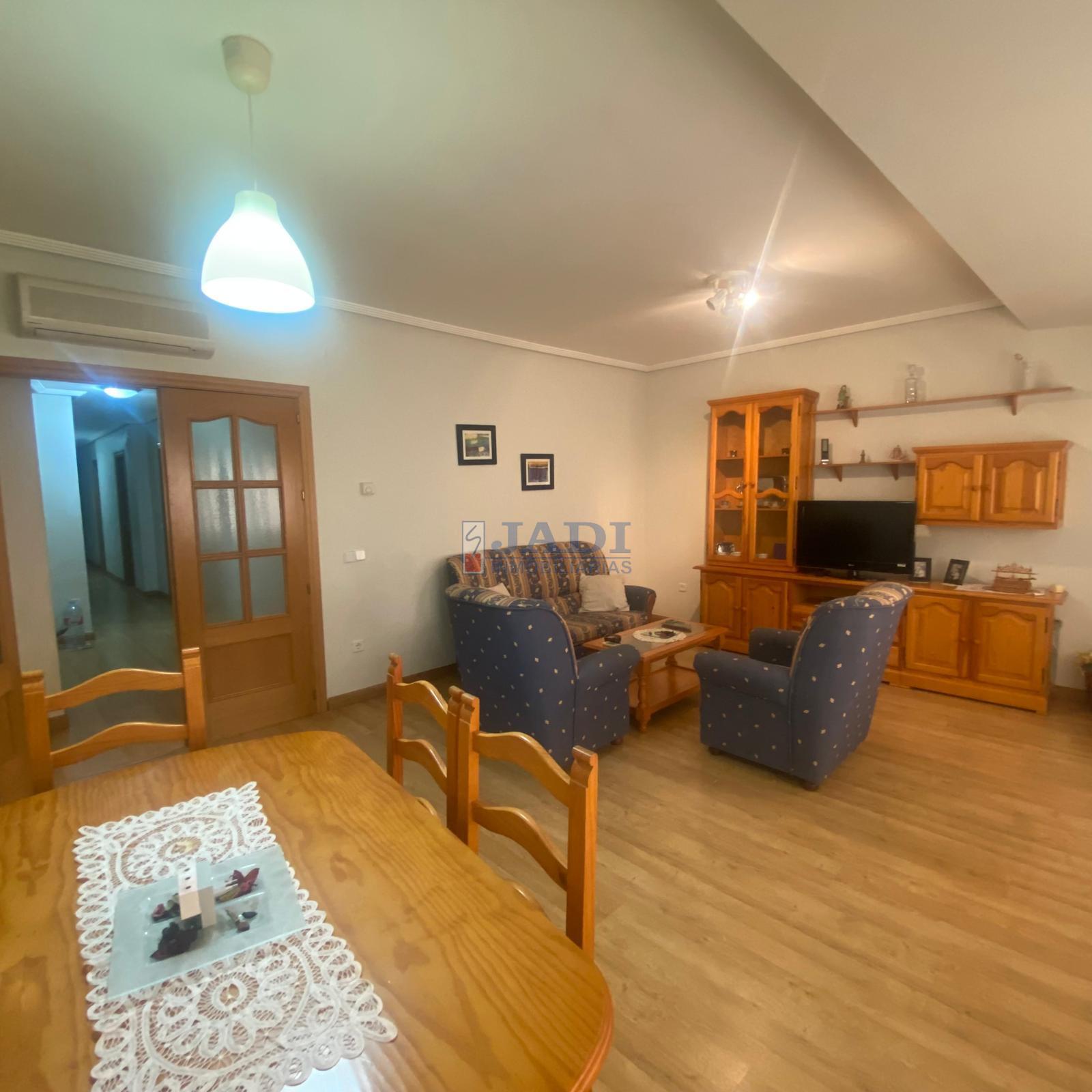For sale of flat in Valdepeñas