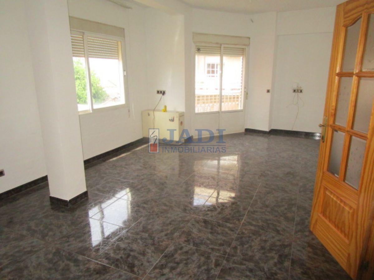 For sale of flat in Valdepeñas