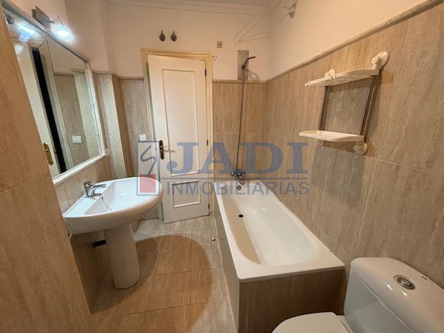 For sale of apartment in Valdepeñas