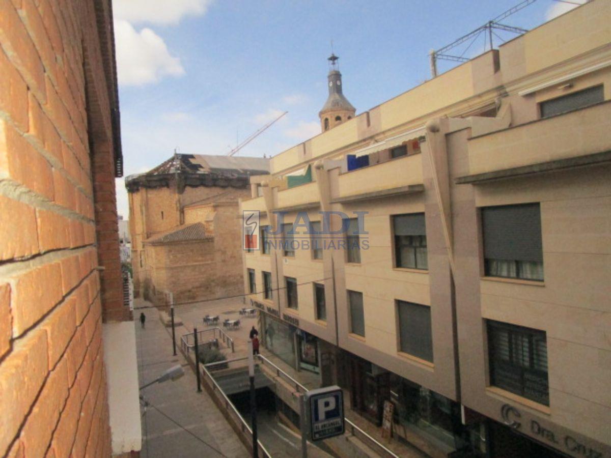 For sale of flat in Valdepeñas