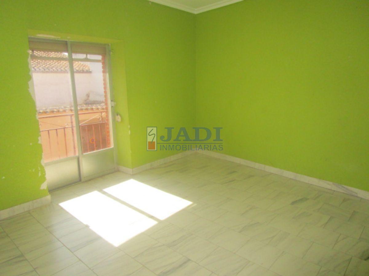 For sale of house in Valdepeñas