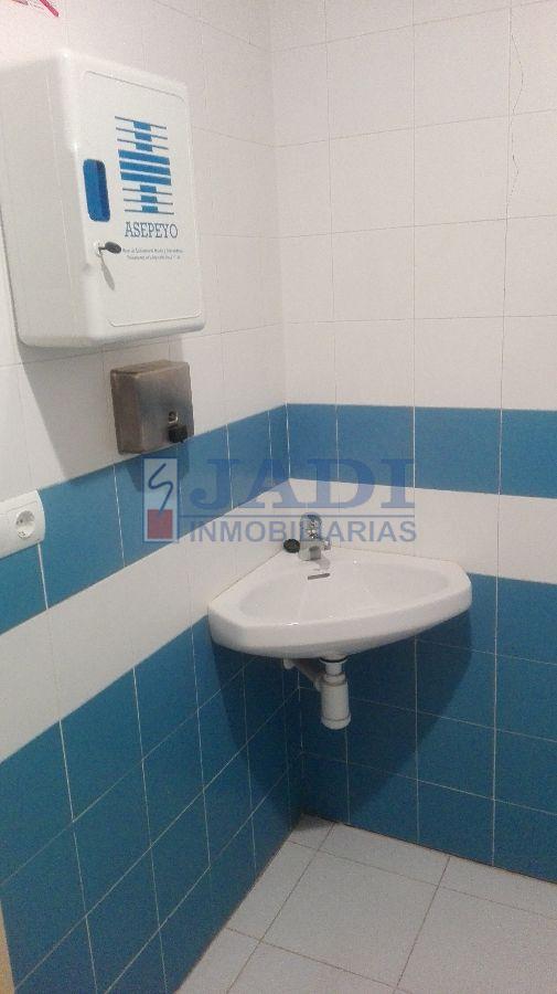 For rent of commercial in Valdepeñas