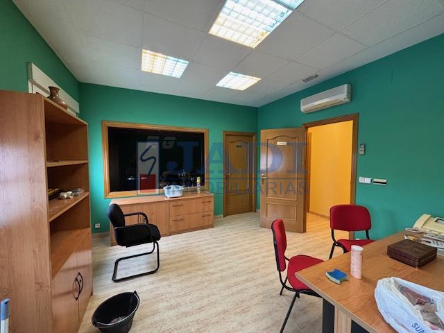 Venta de nave en Valdepeñas