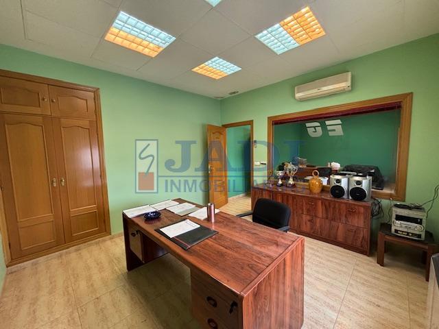 Venta de nave en Valdepeñas