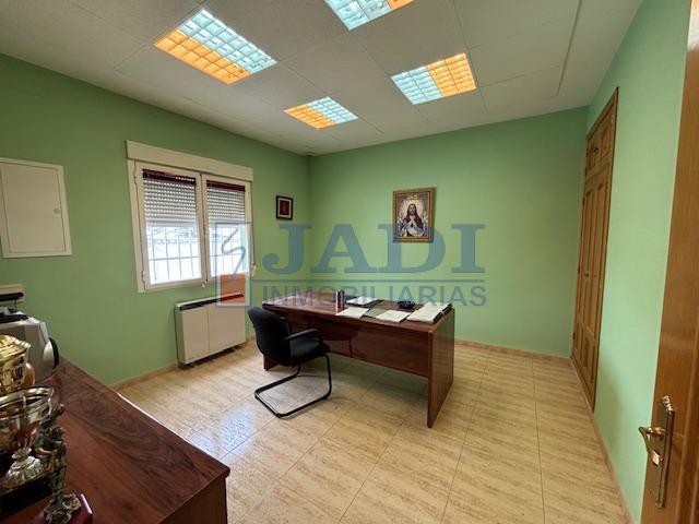 Venta de nave en Valdepeñas