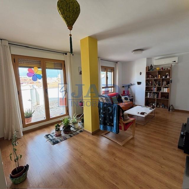 For sale of penthouse in Valdepeñas