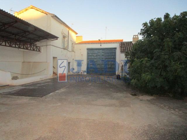 For sale of land in Valdepeñas