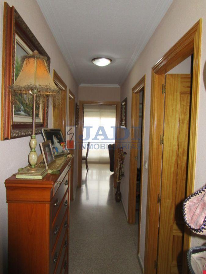 For sale of flat in Valdepeñas