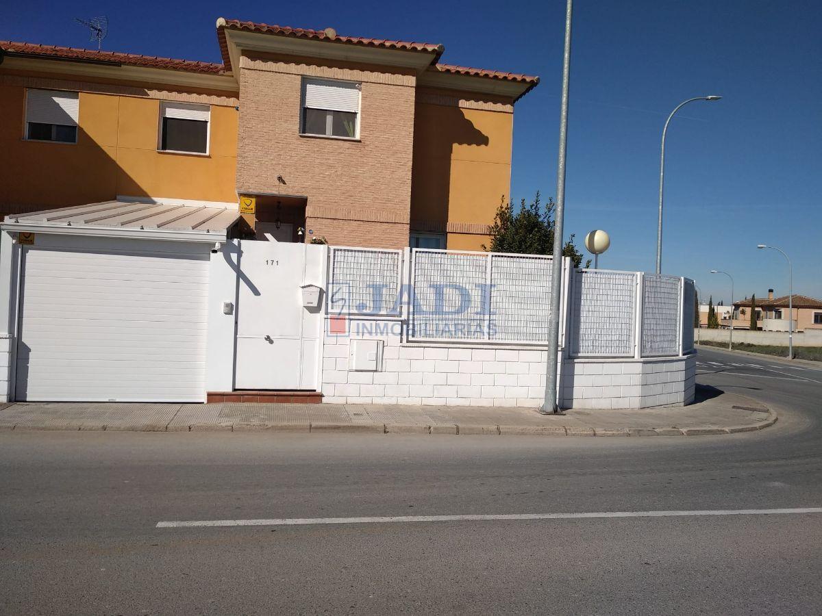 For sale of house in Valdepeñas