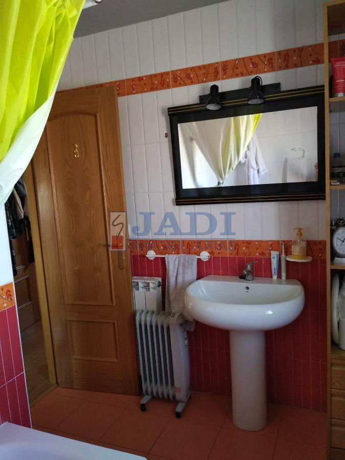 For sale of house in Valdepeñas