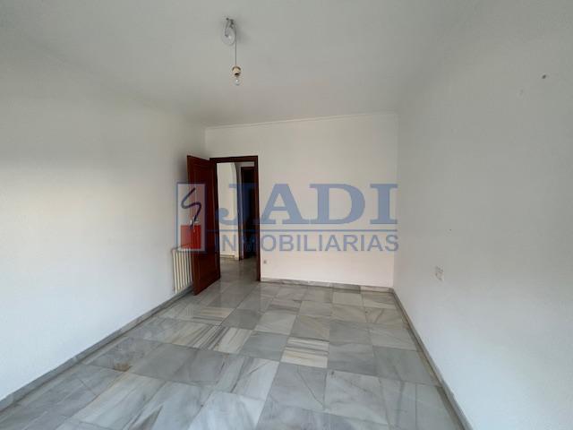 For rent of flat in Valdepeñas