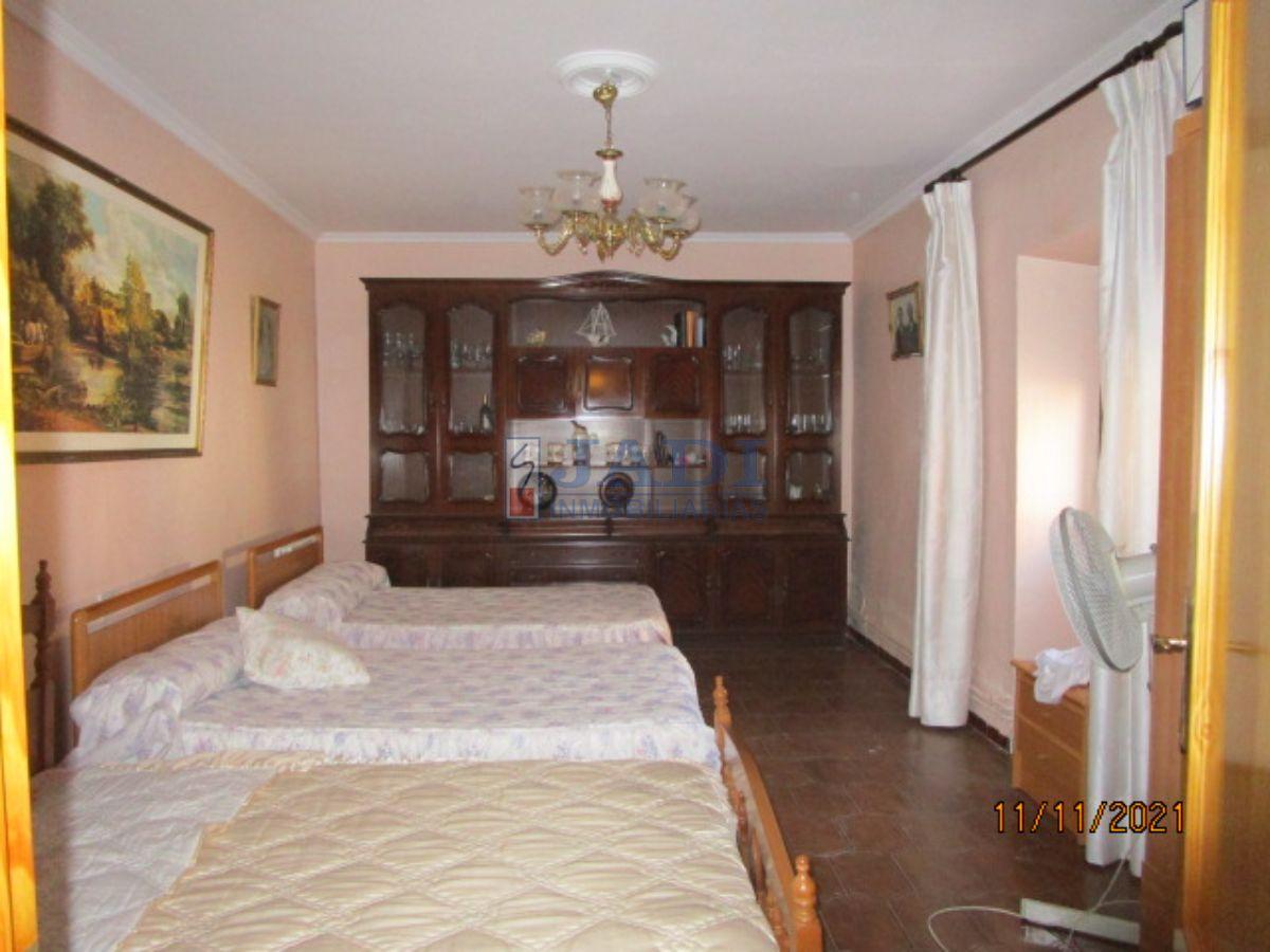 For sale of house in Valdepeñas