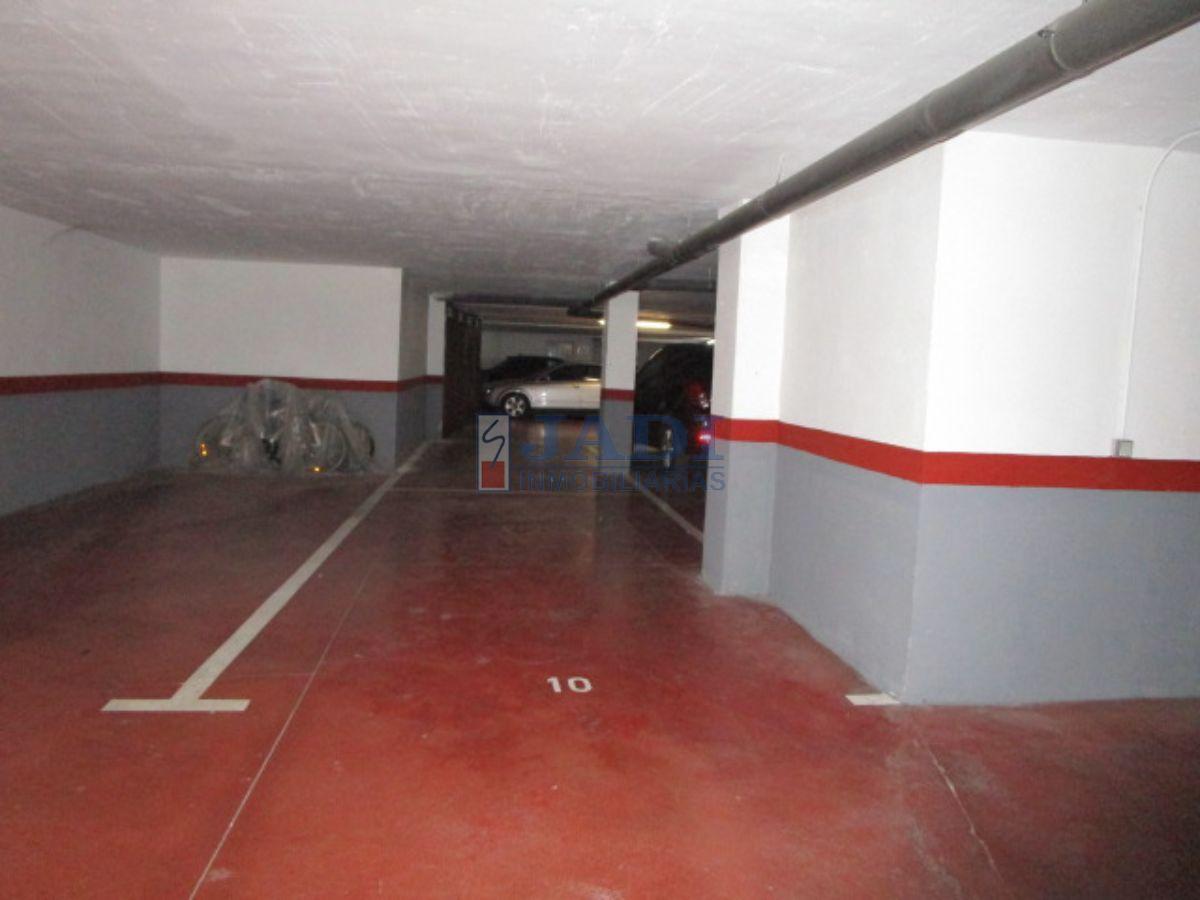 For rent of garage in Valdepeñas