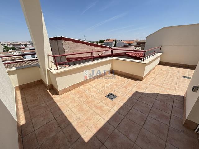 For rent of penthouse in Valdepeñas