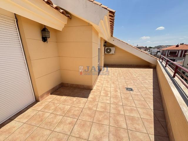 For rent of penthouse in Valdepeñas
