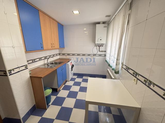 For rent of penthouse in Valdepeñas