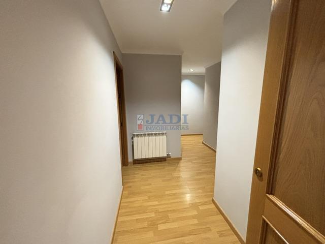 For rent of penthouse in Valdepeñas