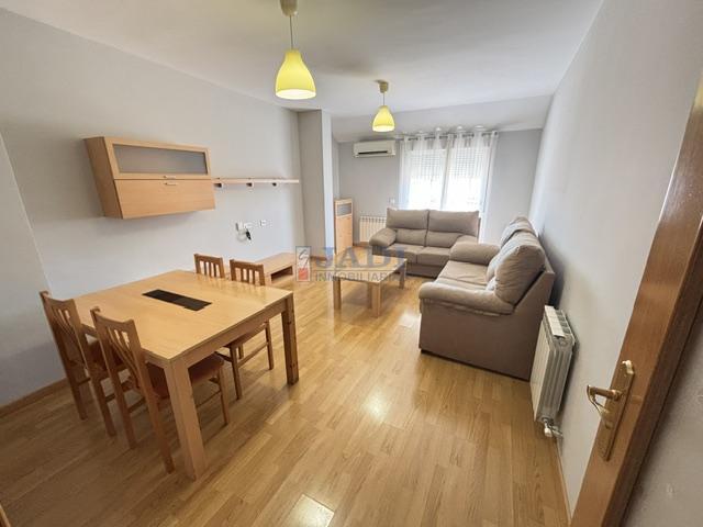 For rent of penthouse in Valdepeñas