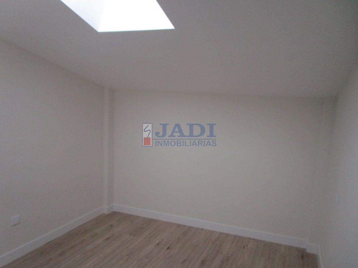 For sale of penthouse in Valdepeñas