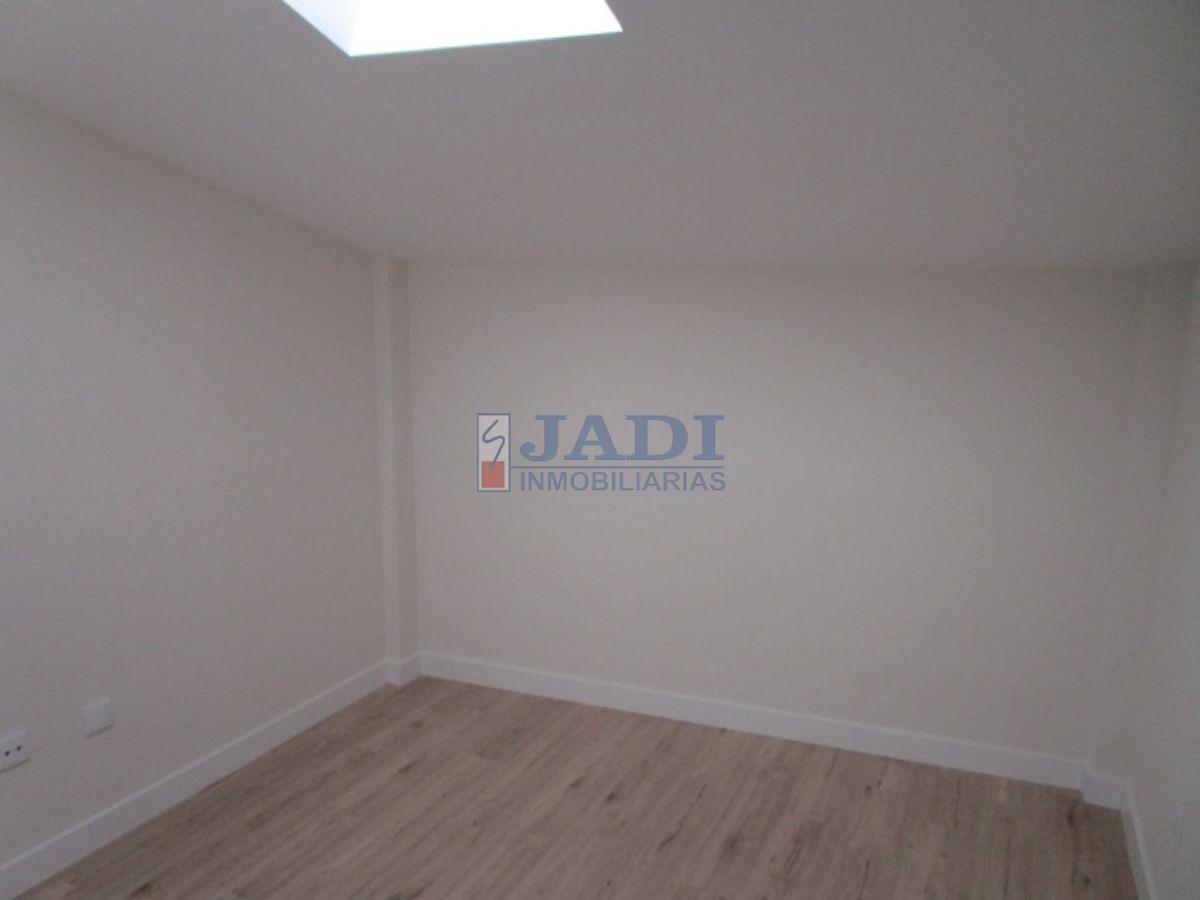 For sale of penthouse in Valdepeñas