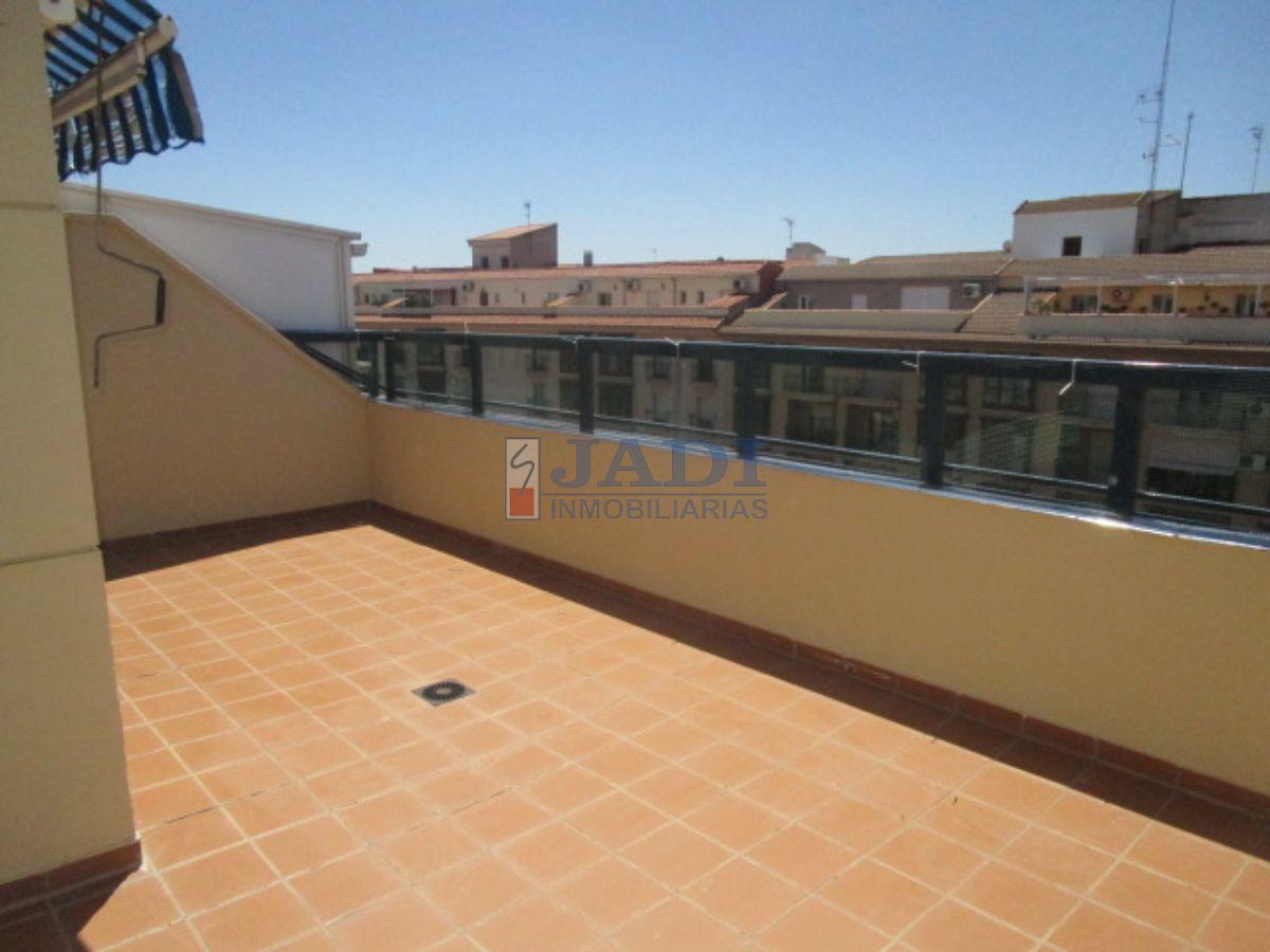 For sale of penthouse in Valdepeñas