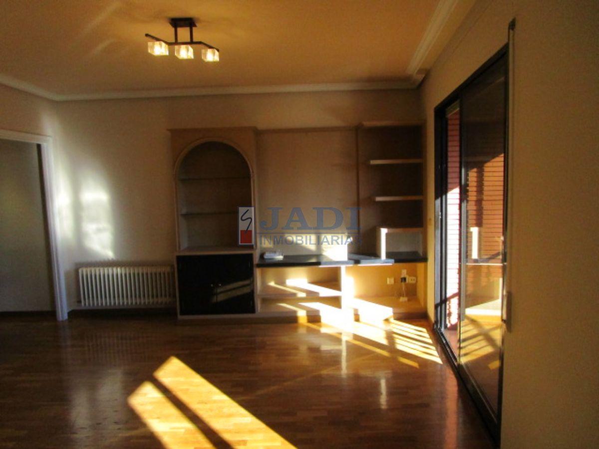 For sale of flat in Valdepeñas