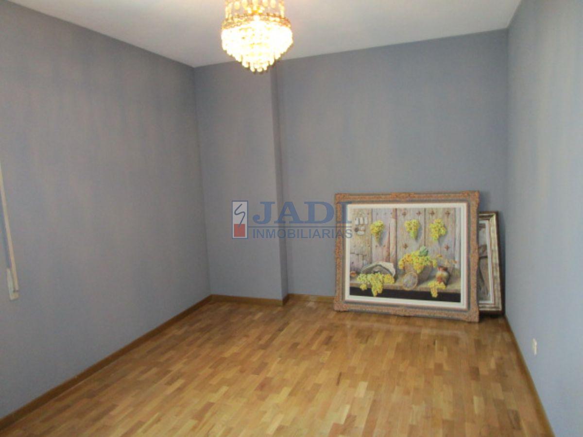 For sale of flat in Valdepeñas