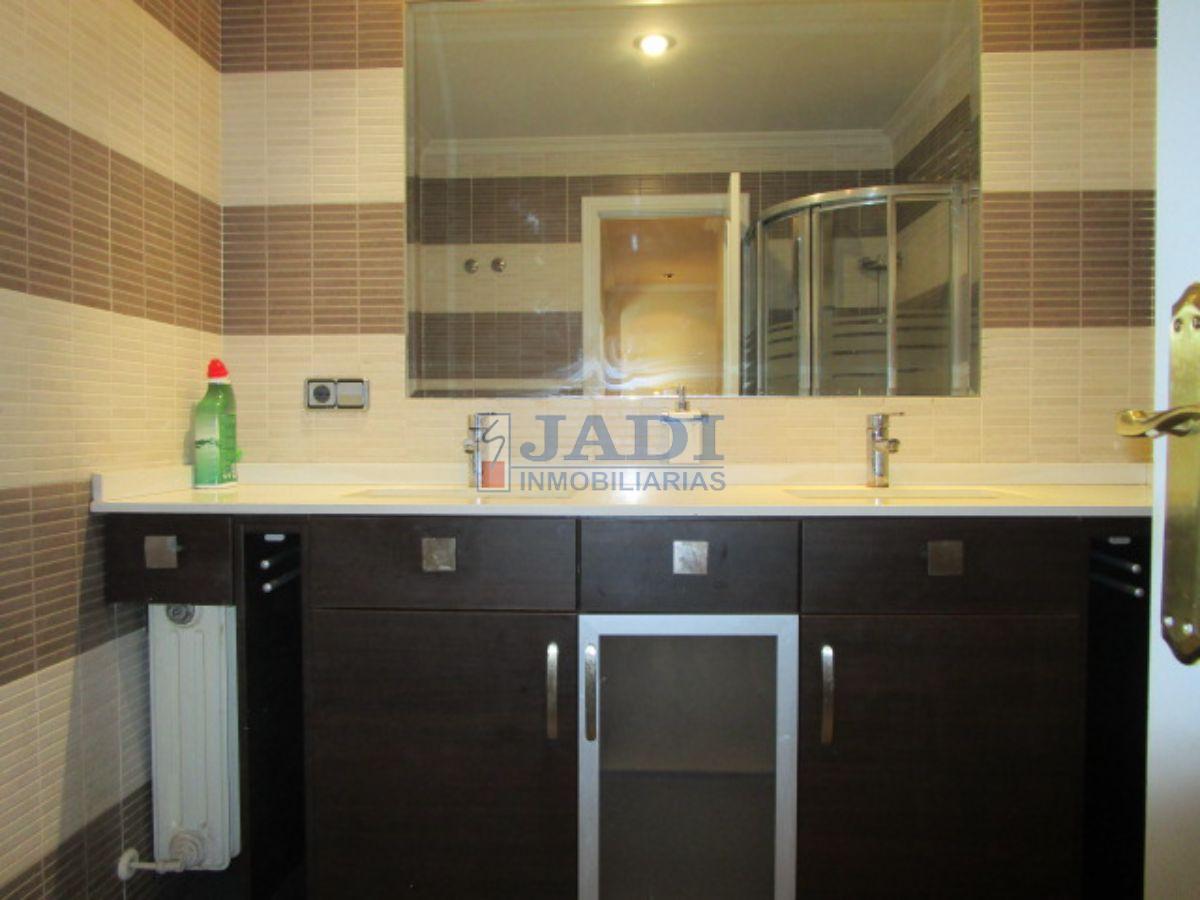 For sale of flat in Valdepeñas