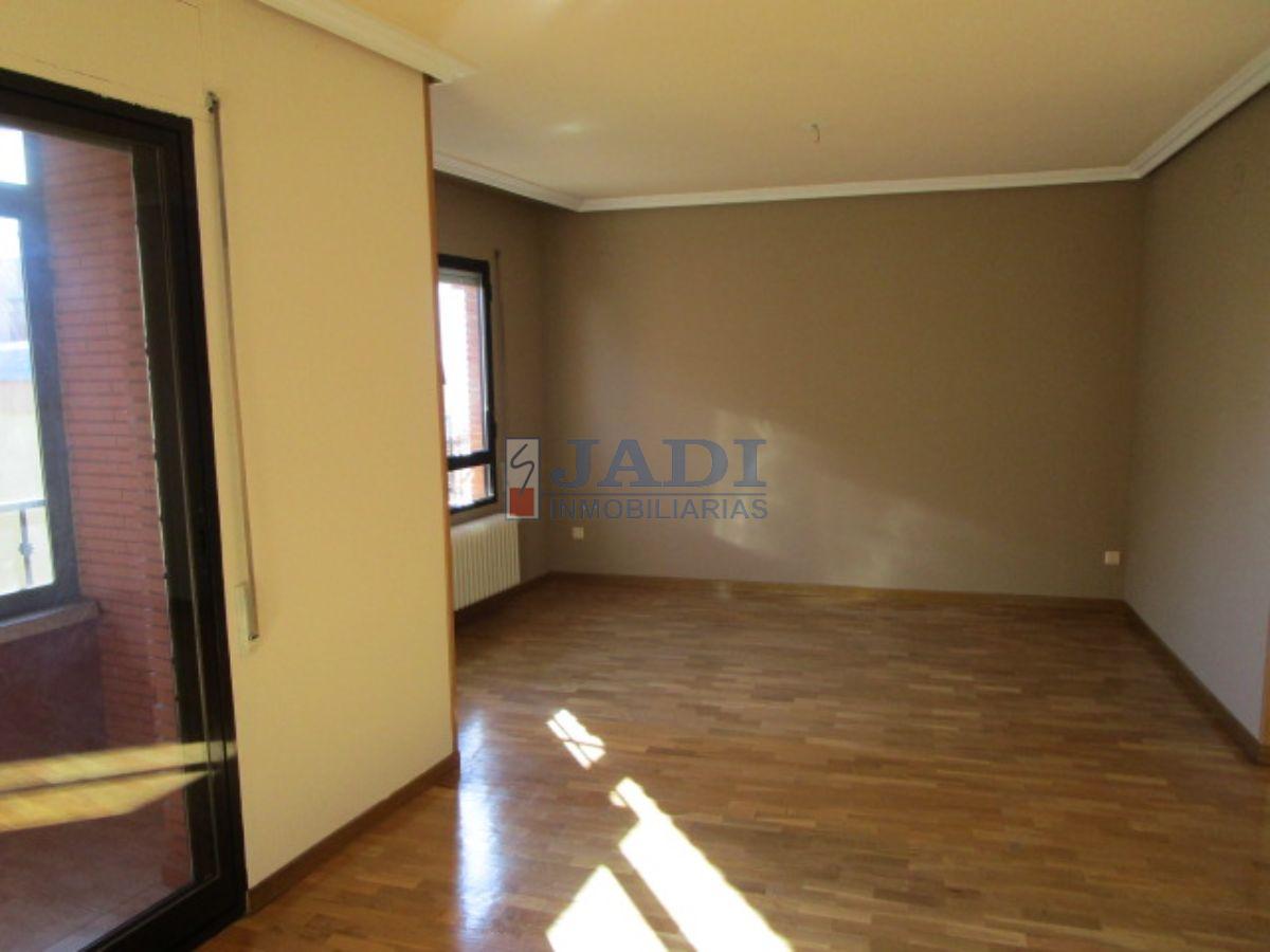 For sale of flat in Valdepeñas