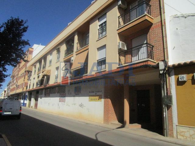 For sale of garage in Valdepeñas