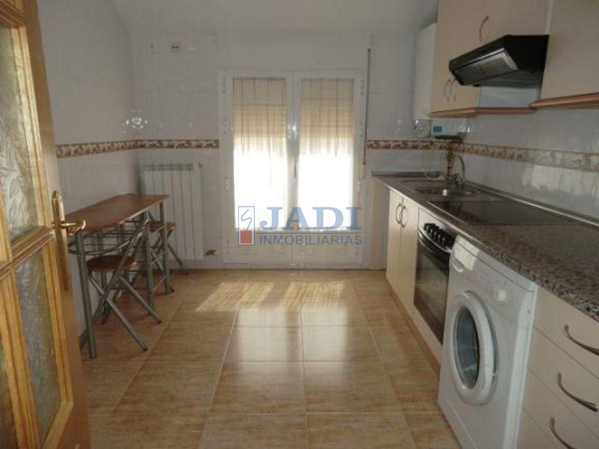 For sale of penthouse in Valdepeñas