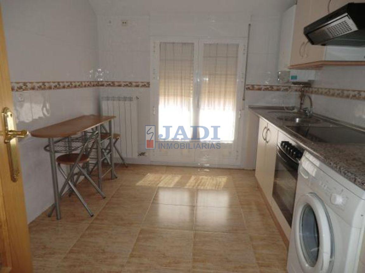 For sale of penthouse in Valdepeñas