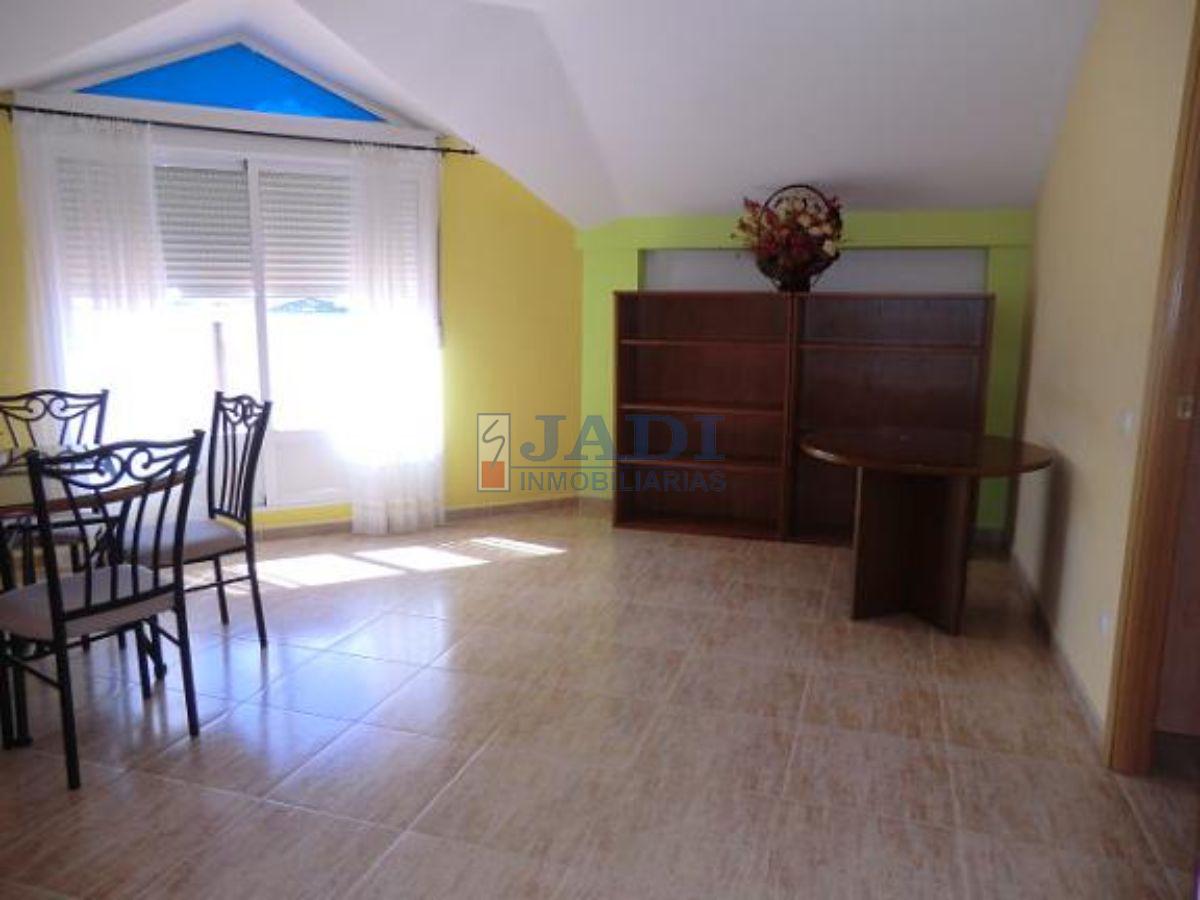 For sale of penthouse in Valdepeñas