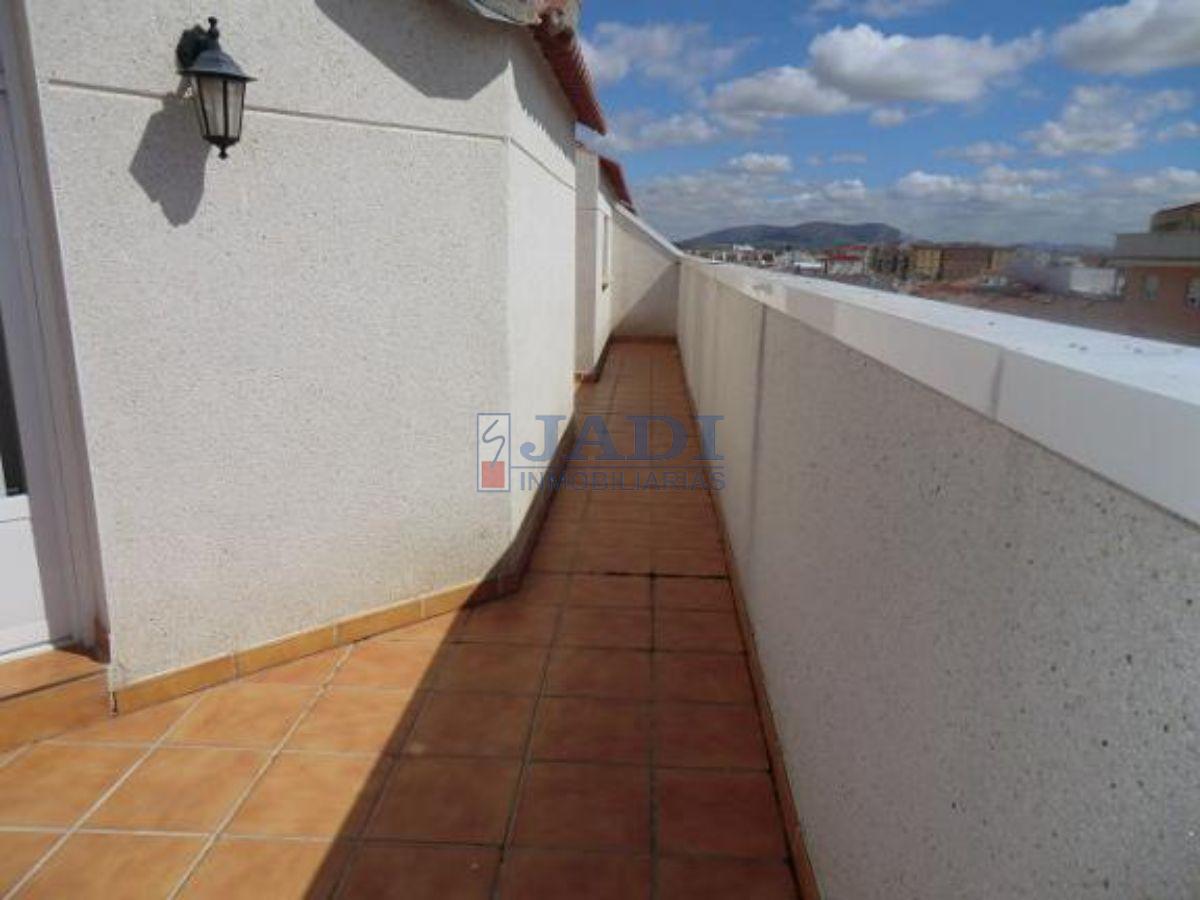 For sale of penthouse in Valdepeñas