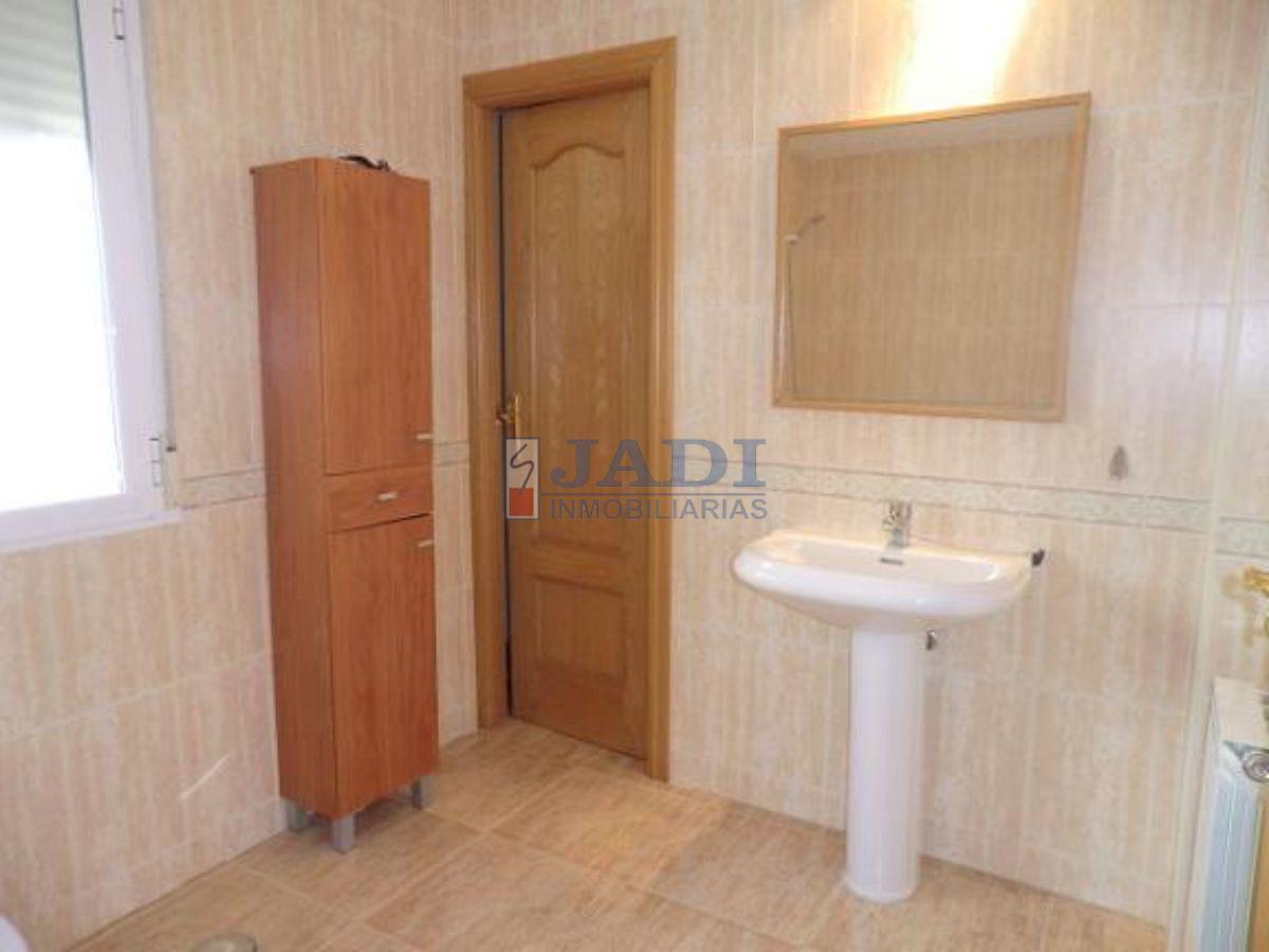 For sale of penthouse in Valdepeñas