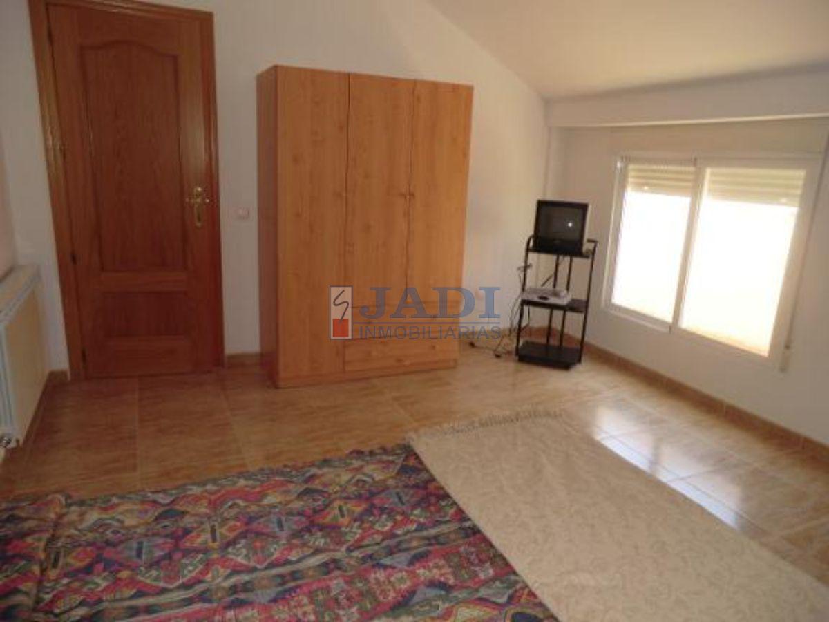 For sale of penthouse in Valdepeñas