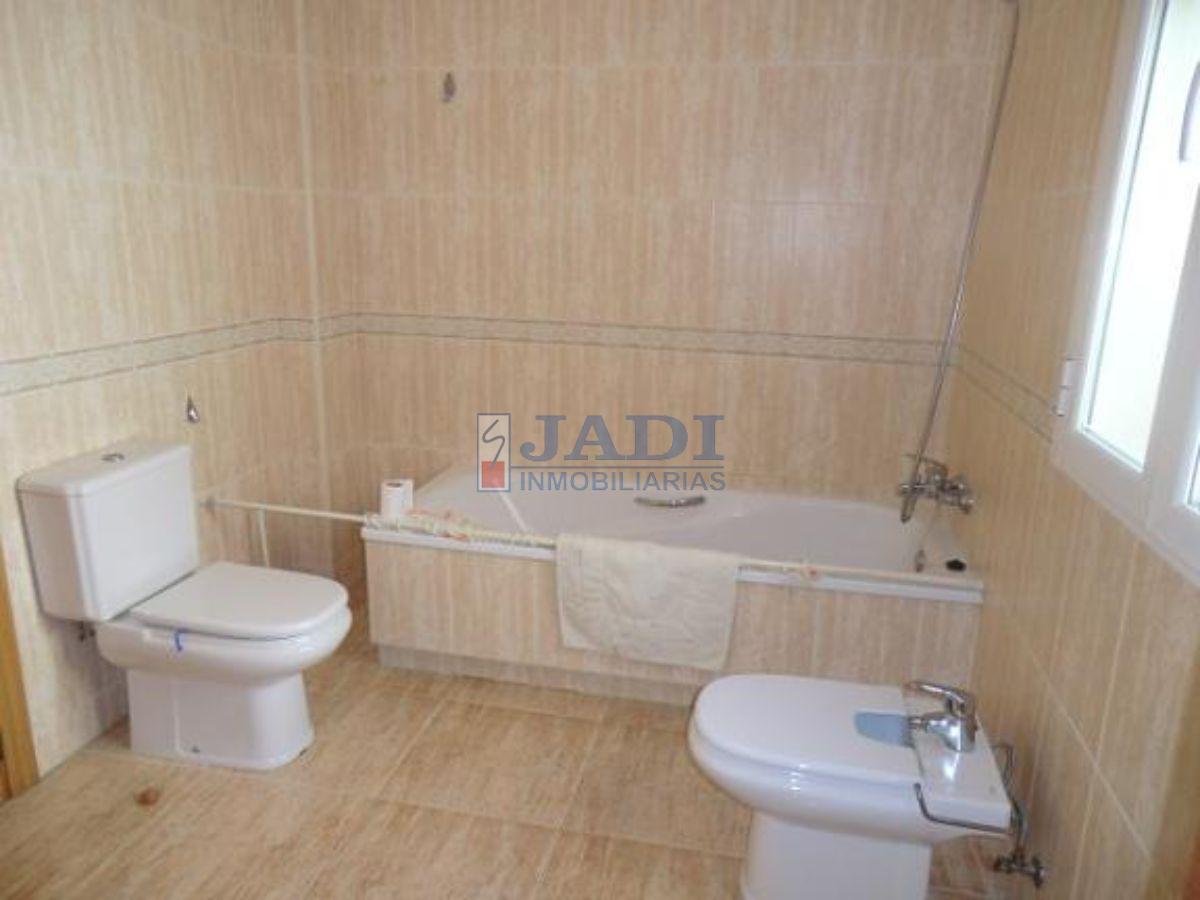 For sale of penthouse in Valdepeñas