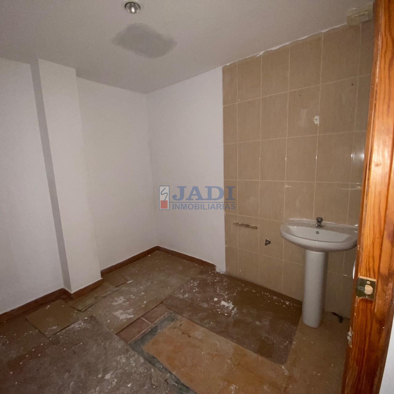For rent of commercial in Valdepeñas