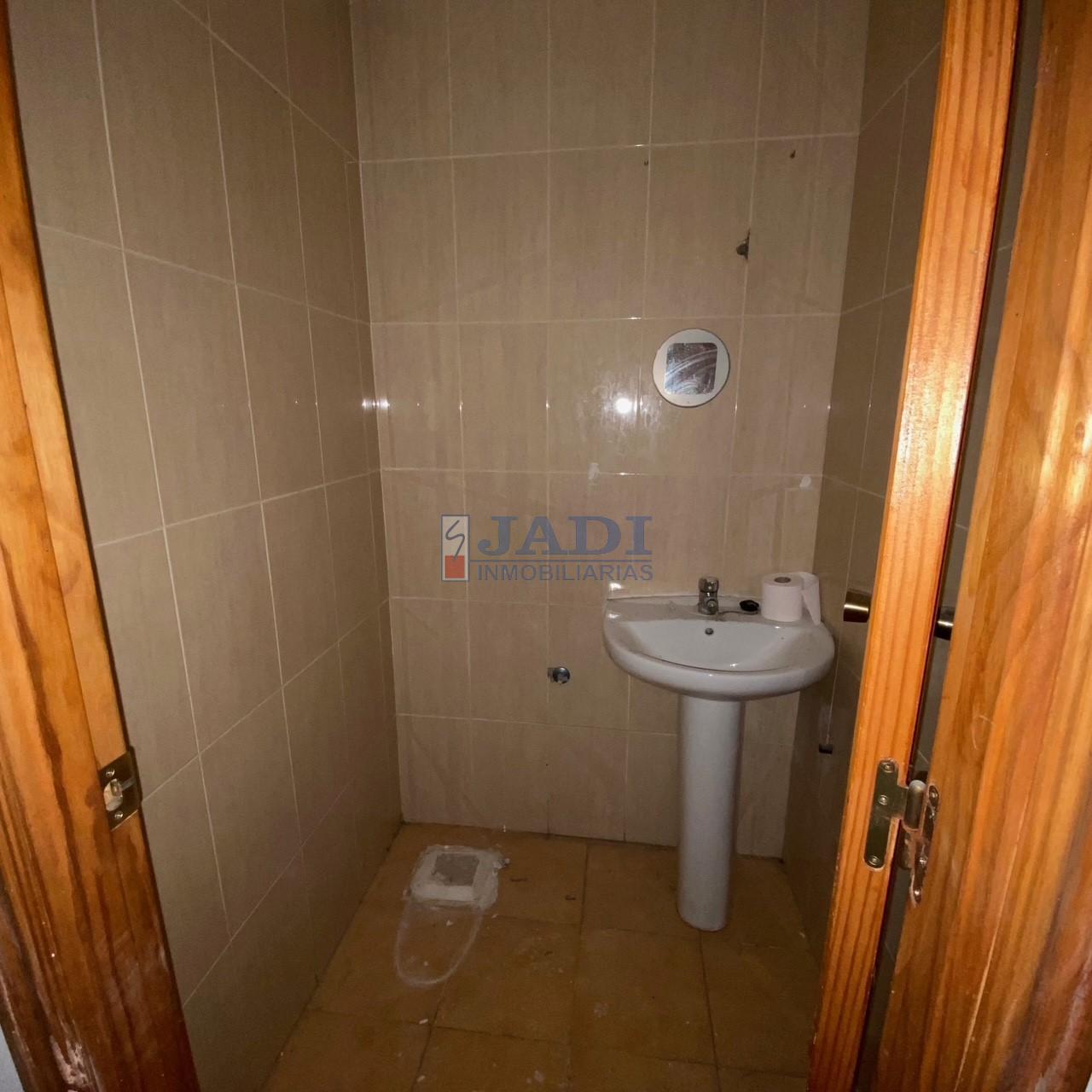 For rent of commercial in Valdepeñas