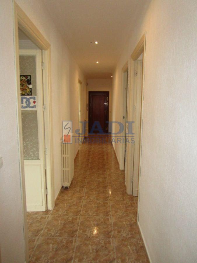 For sale of flat in Valdepeñas