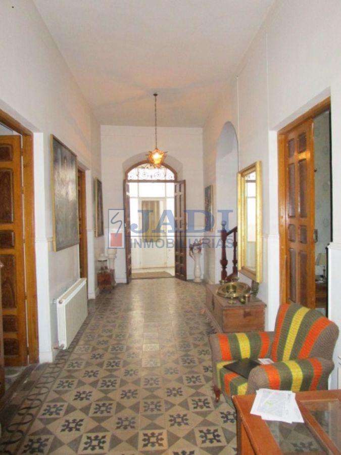 For sale of house in Valdepeñas