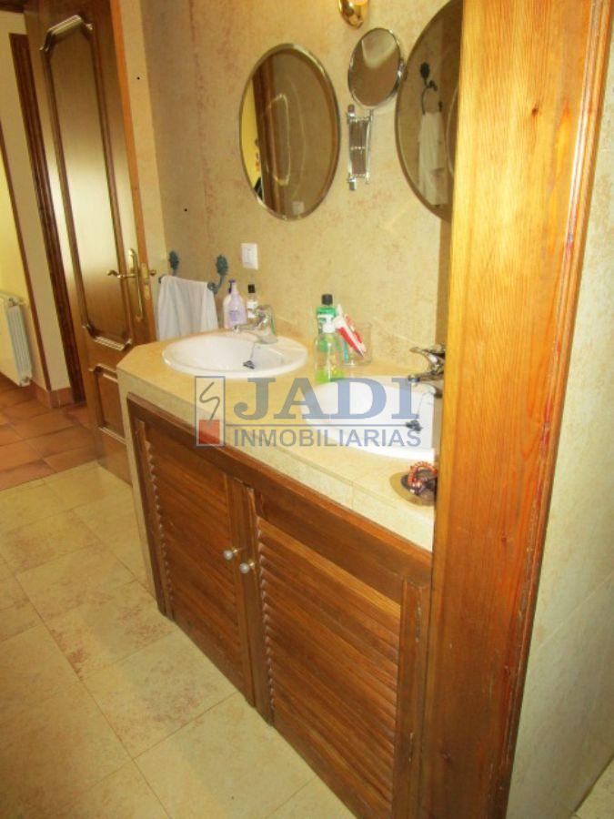 For sale of house in Valdepeñas