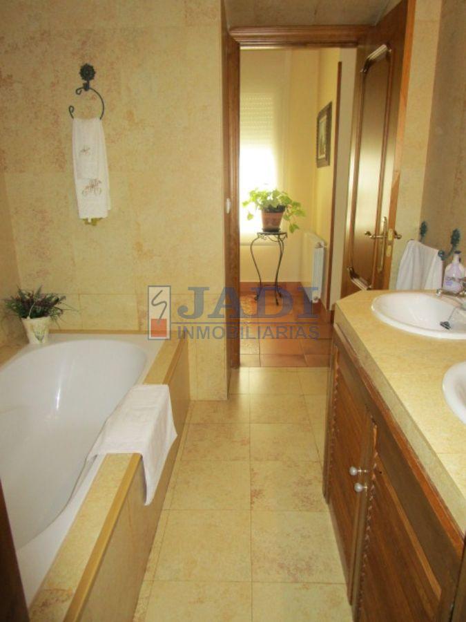 For sale of house in Valdepeñas